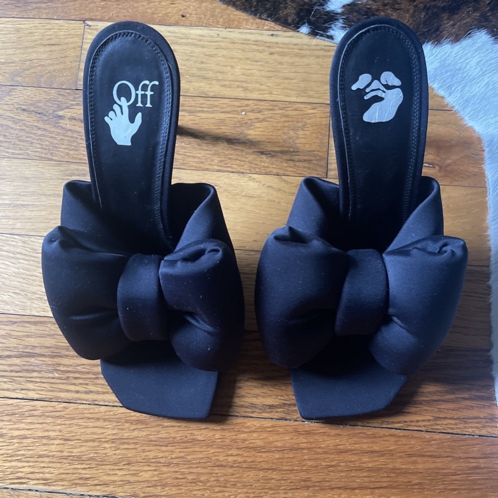 Off white bow mules , good condition !